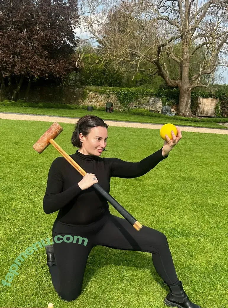 Gizzi Erskine nude photo #0184 (gizzierskine)