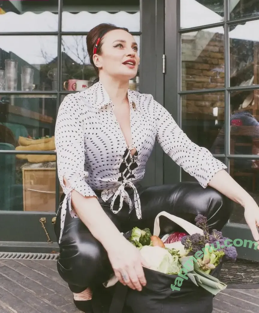 Gizzi Erskine nude photo #0249 (gizzierskine)