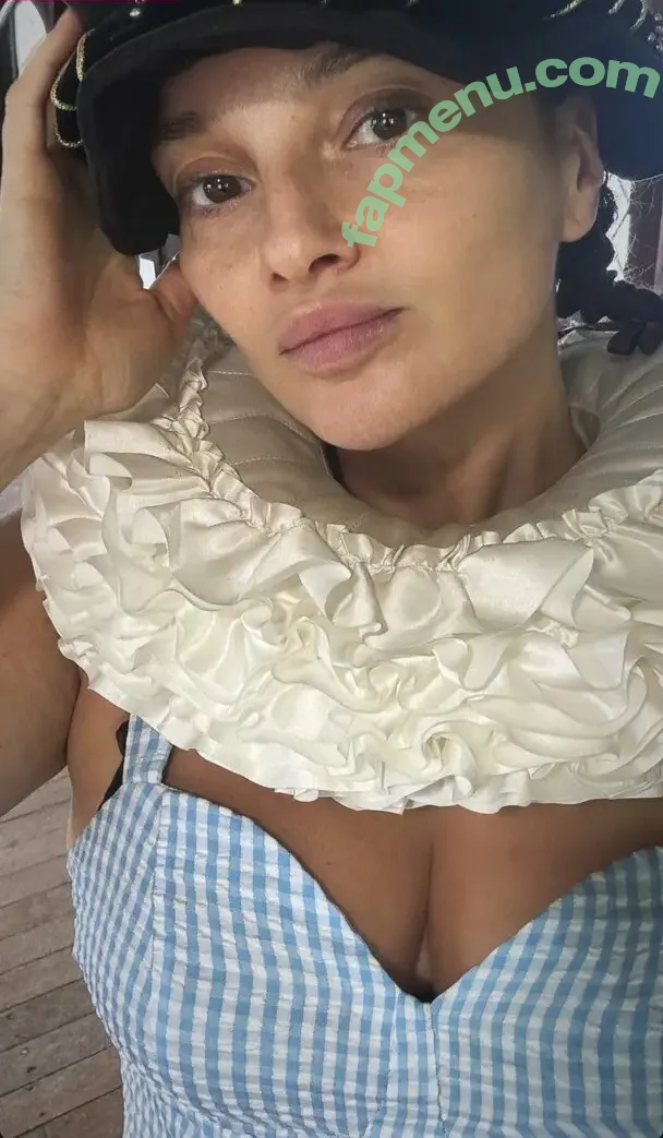 Gizzi Erskine nude photo #0250 (gizzierskine)