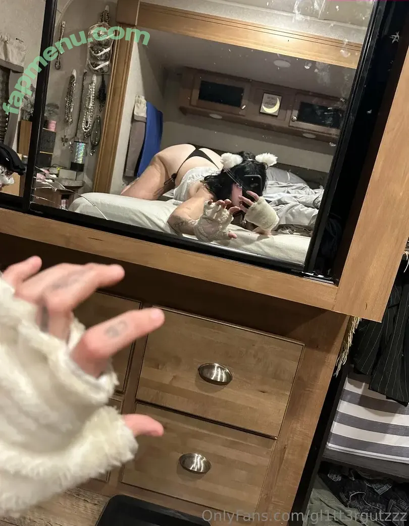 gl1tt3rgutzzz nude photo #0002 (gl1tt3rgutzzz)