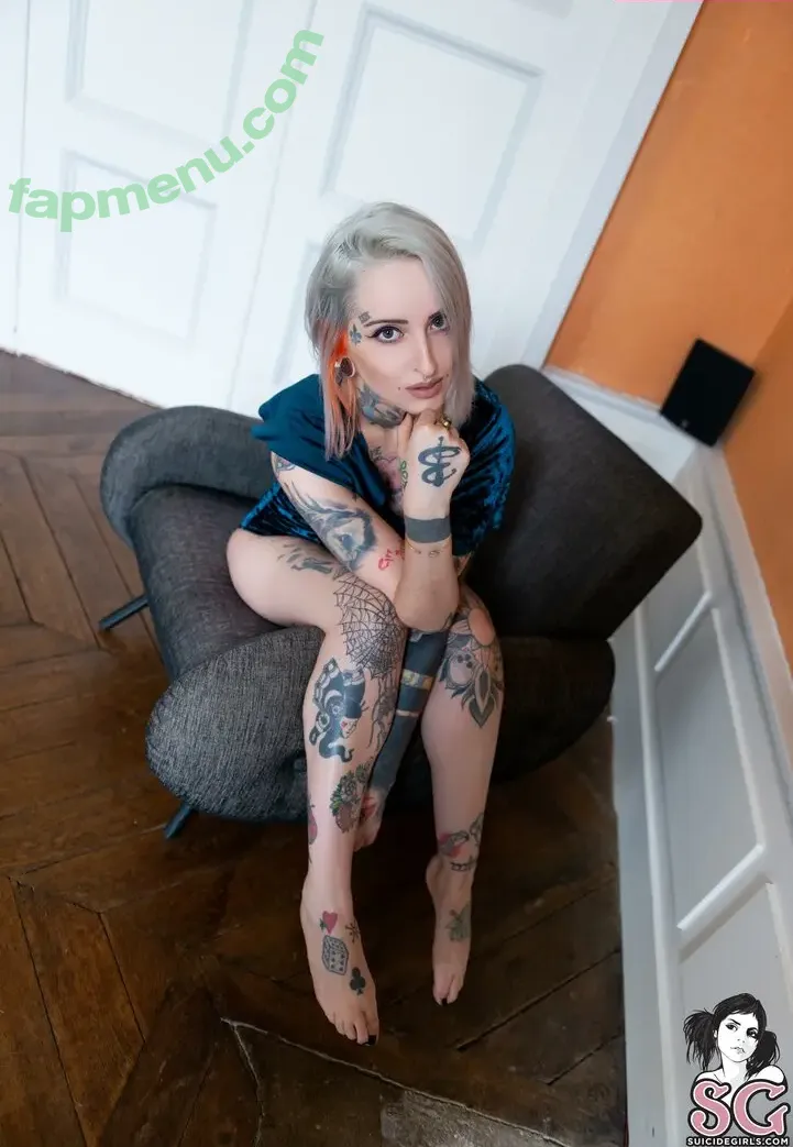 gladycesuicide nude photo #1043 (Gladyce / gladycefavour)