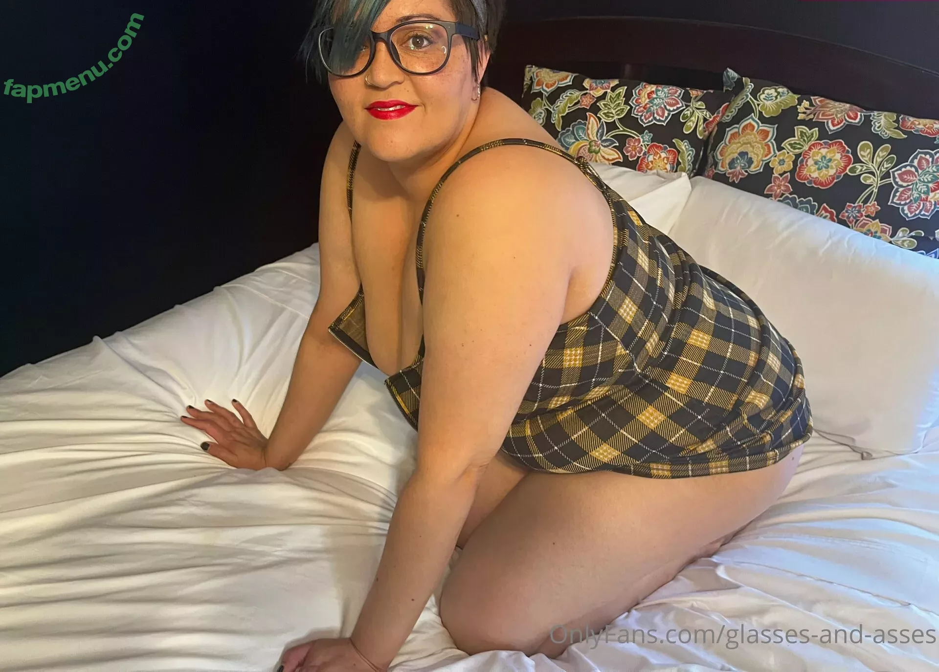 glasses-and-asses nude photo #0005 (glassesandasses)