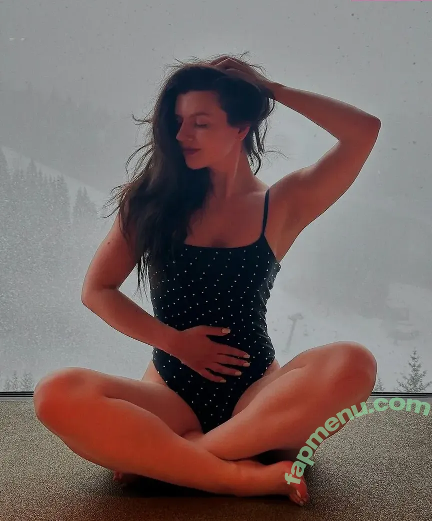 glazalinkaaa nude photo #0029 (Alinka Glazova / glazalinka)