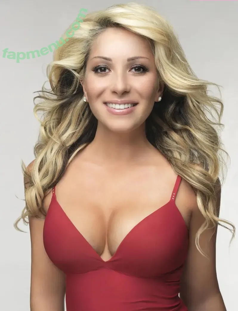 Gülcan Kamps nude photo #0065 (guelcankamps)