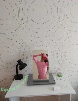 glommy / glommy380 nude photo #0003