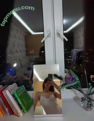 glommy / glommy380 nude photo #0004