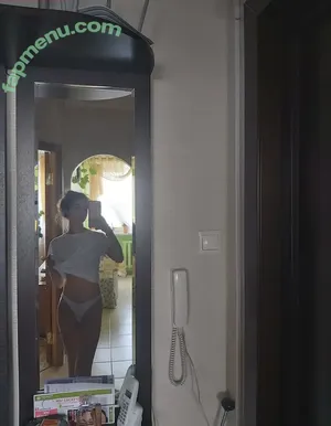 glommy / glommy380 nude photo #0006