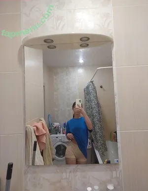 glommy / glommy380 nude photo #0010