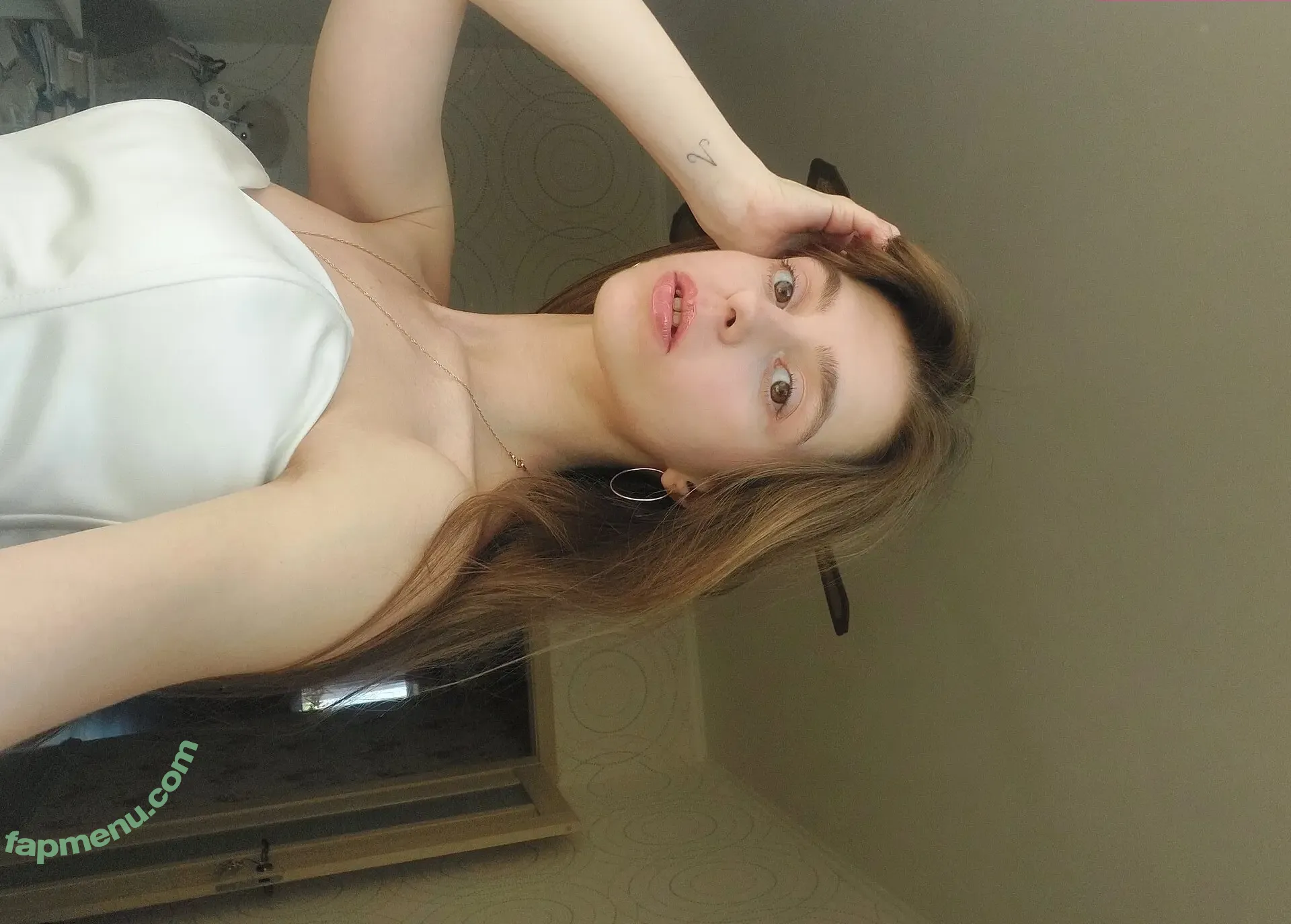 glommy nude photo #0002 (glommy380)