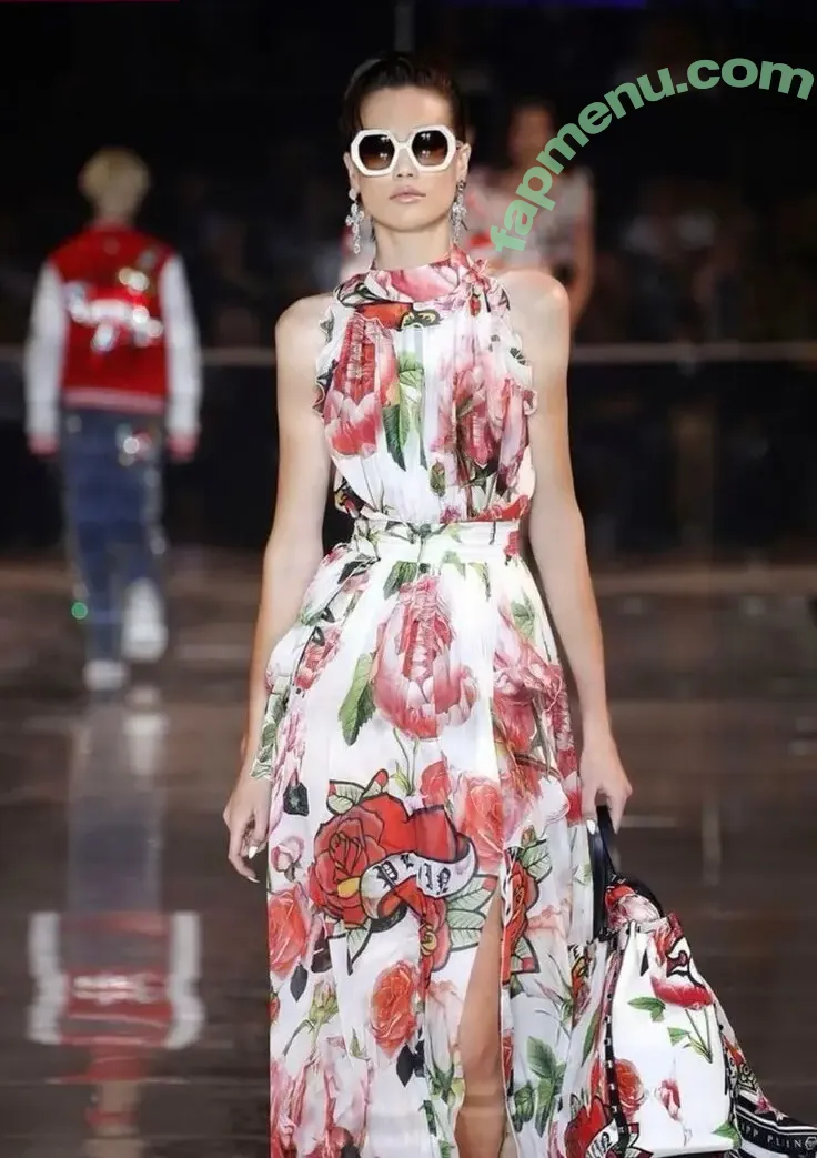 Gloria Sophie Burkandt nude photo #0015 (Gloria Sophie Burkandt)