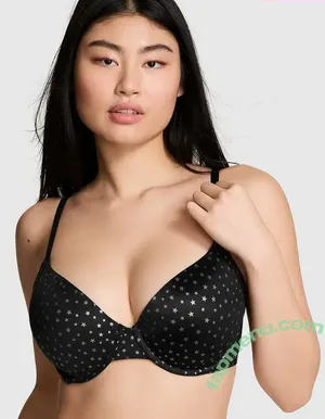 Gloria Tang / gloriatvng nude photo #0026
