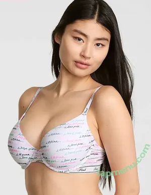 Gloria Tang / gloriatvng nude photo #0029