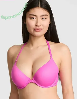 Gloria Tang / gloriatvng nude photo #0030