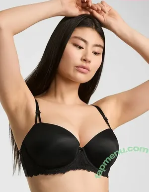 Gloria Tang / gloriatvng nude photo #0039