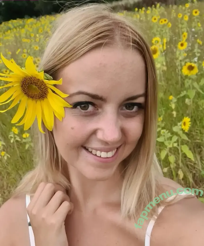 Goddess Sophie nude photo #0016 (sophie.skipper)