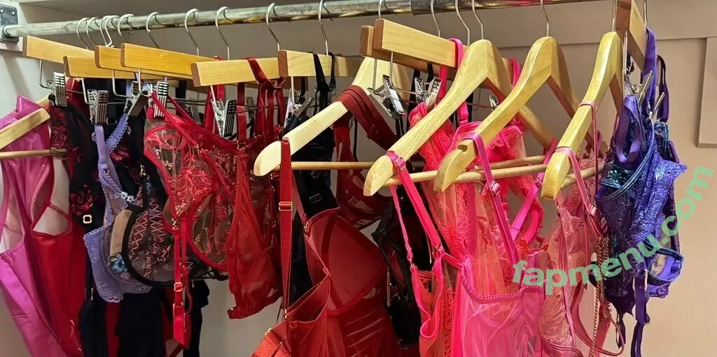 goddessnikkikit nude photo #0359 (femdomnikkikit)