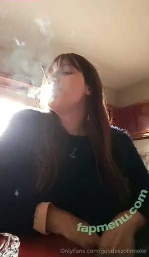 goddessofsmoke / goddess__of__smoke nude photo #0169