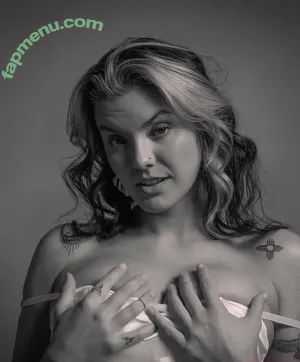 goodlordlorrie / xoxogoodlordlori nude photo #0001