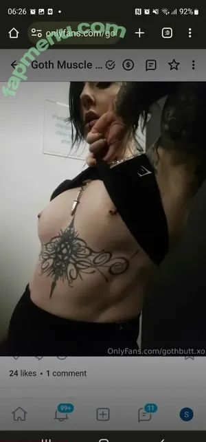 Goth Muscle Mommy / buffgothmom / gothbutt.xo / roxxymission nude photo #0006