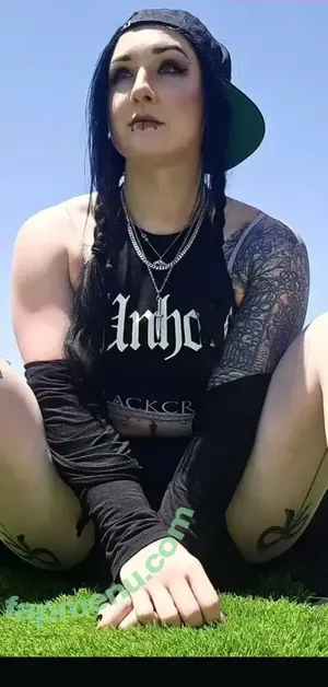 Goth Muscle Mommy / buffgothmom / gothbutt.xo / roxxymission nude photo #0012