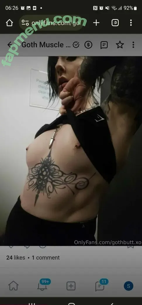 Goth Muscle Mommy nude photo #0006 (buffgothmom / gothbutt.xo / roxxymission)