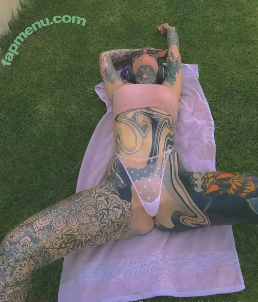 gothbarbiefree nude photo #0020 (the_goth_barbie)