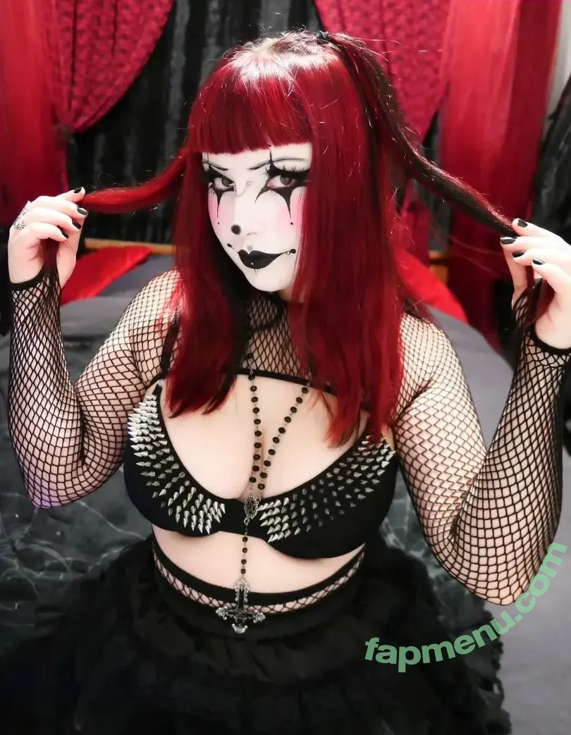 gothbynight nude photo #0021 (Sophie Couser)