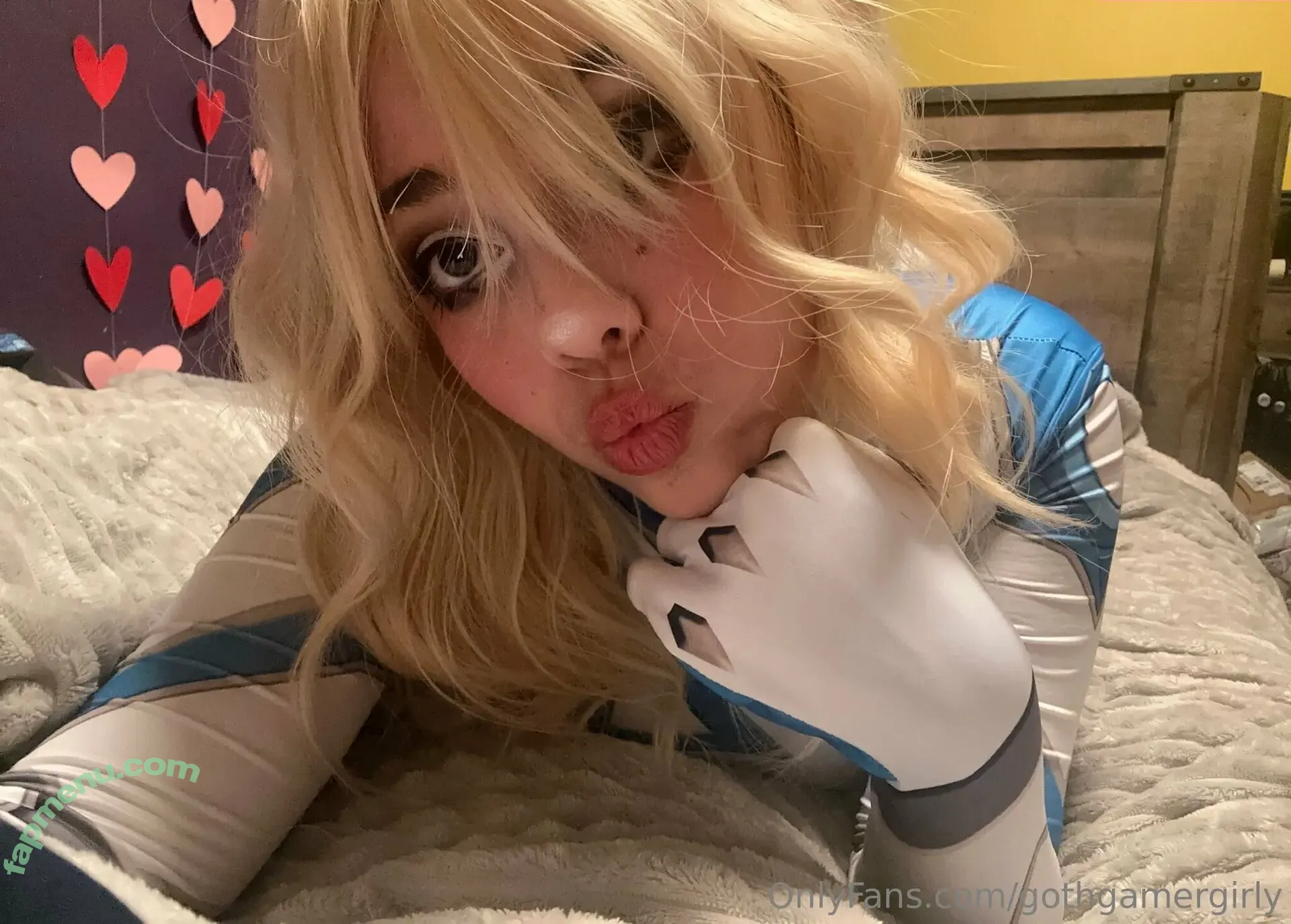 gothgamergirly nude photo #0123 (gothgirlgaming)