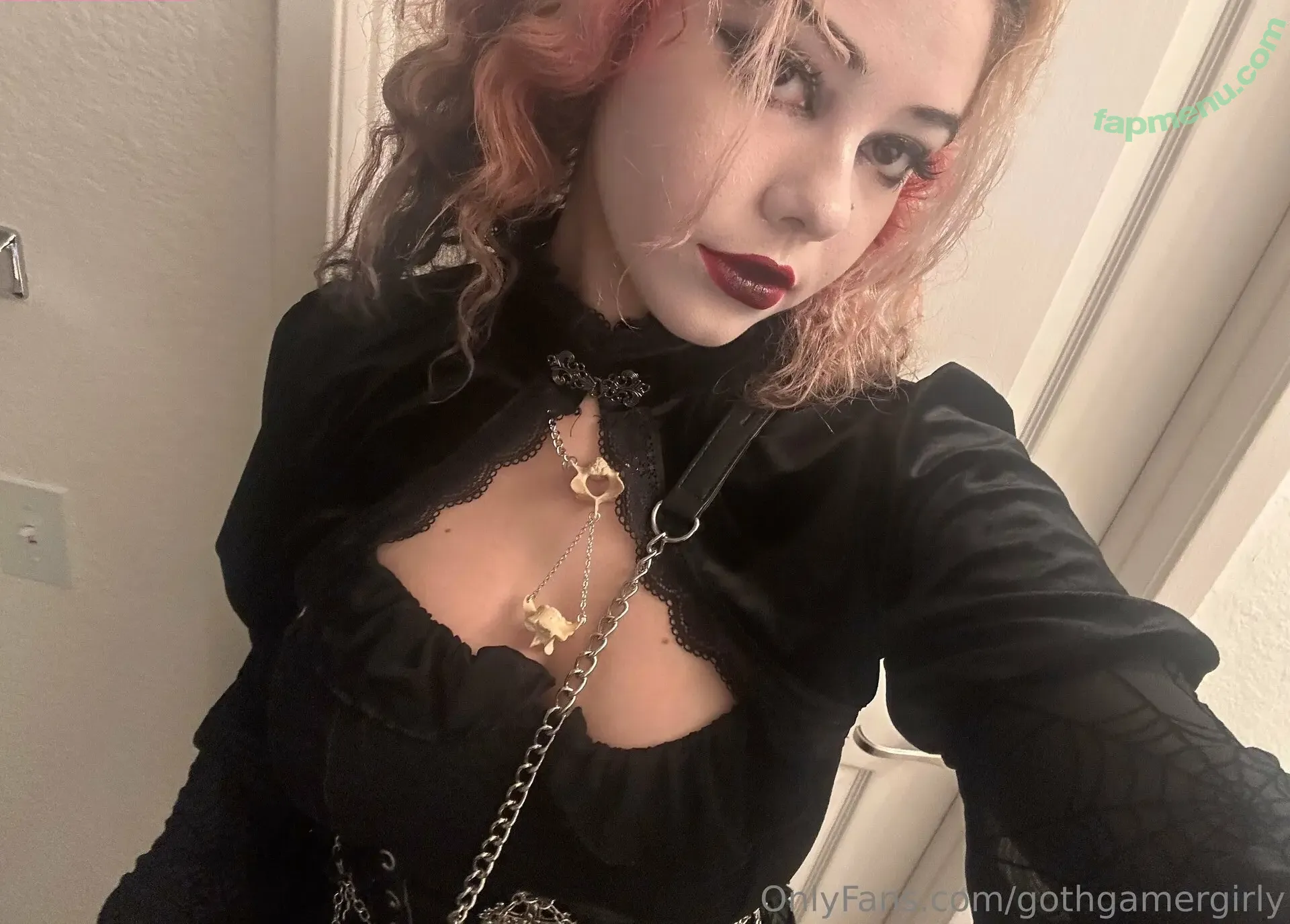 gothgamergirly nude photo #0246 (gothgirlgaming)