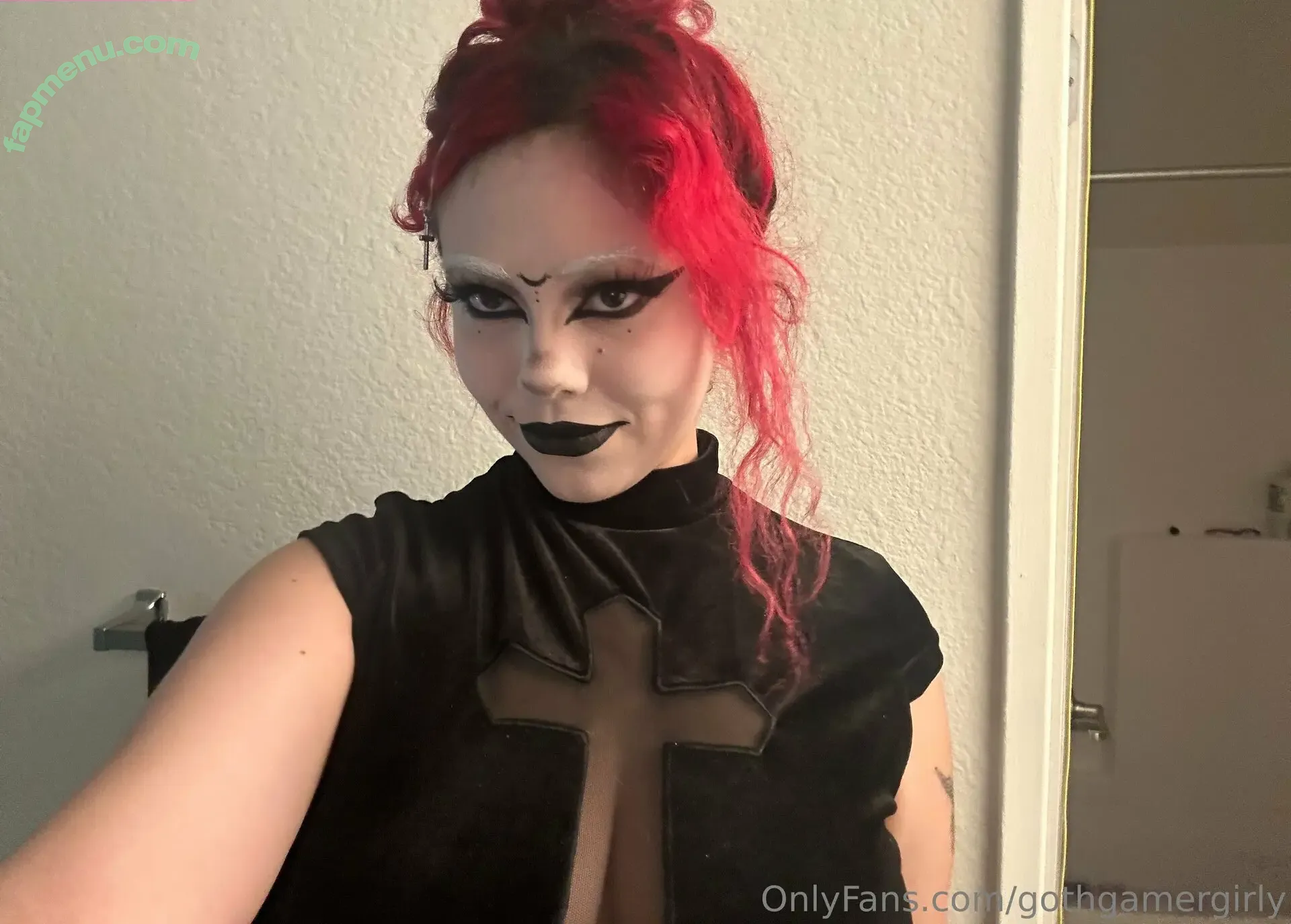 gothgamergirly nude photo #0344 (thegothmuse)