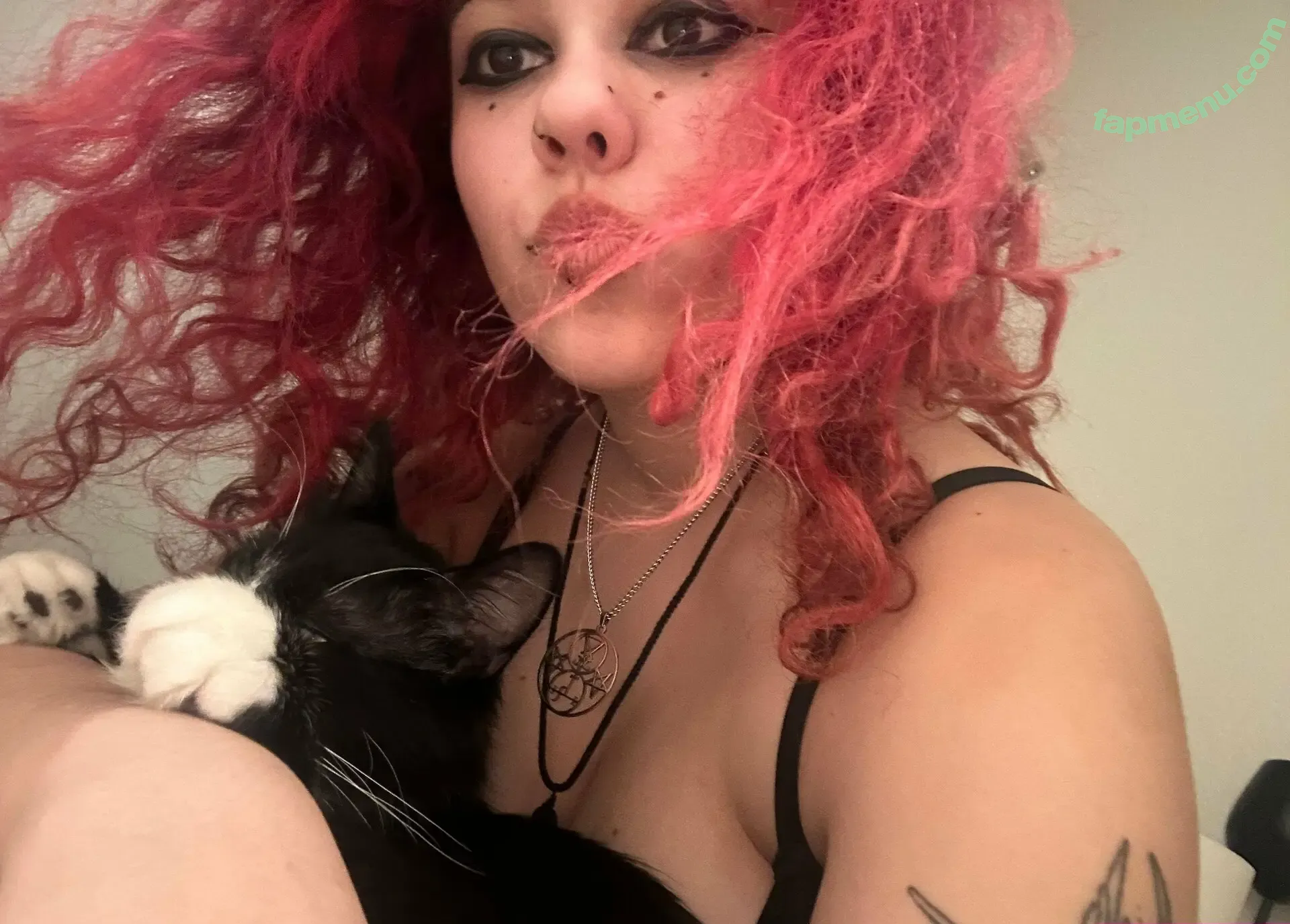 gothgamergirly nude photo #0367 (thegothmuse)