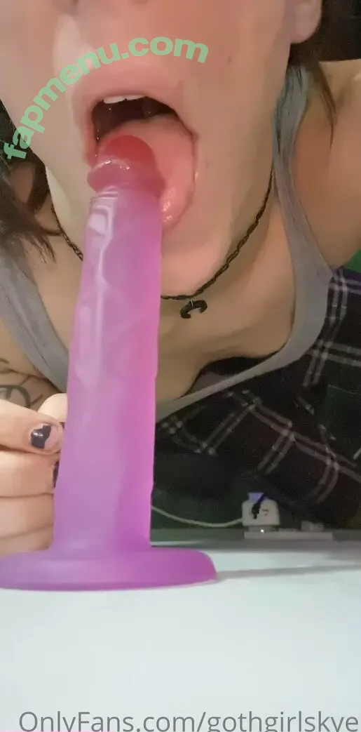 gothgirlskye nude photo #0014 (altgirlskye)