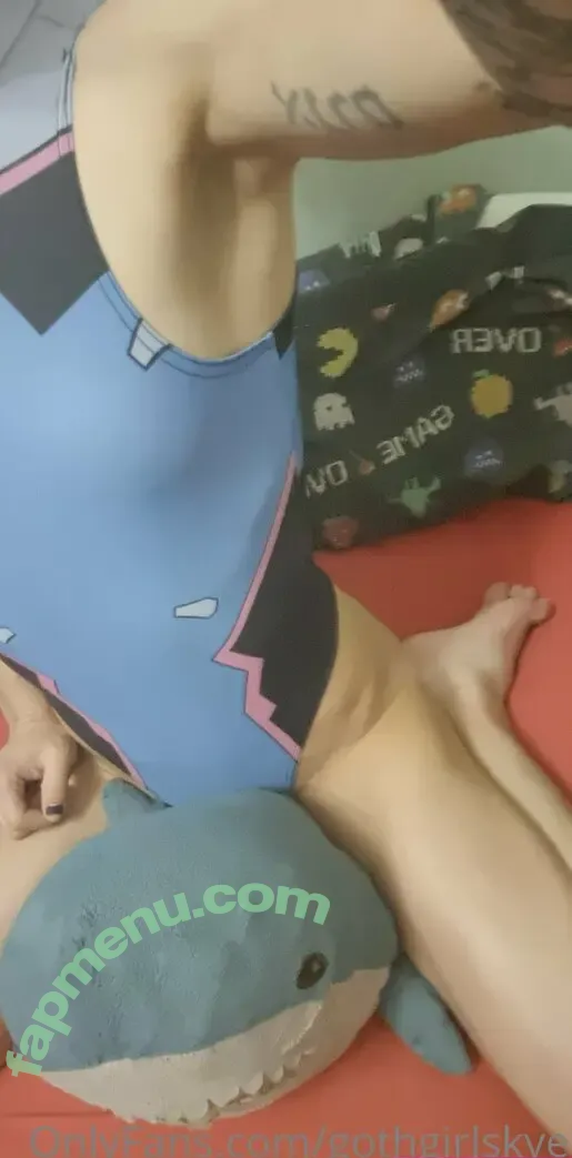 gothgirlskye nude photo #0018 (altgirlskye)