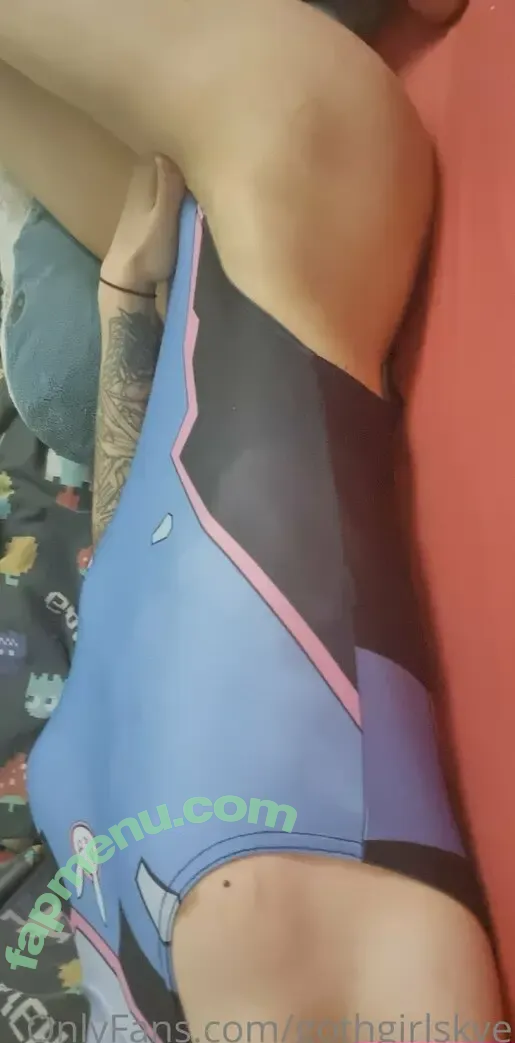 gothgirlskye nude photo #0020 (altgirlskye)