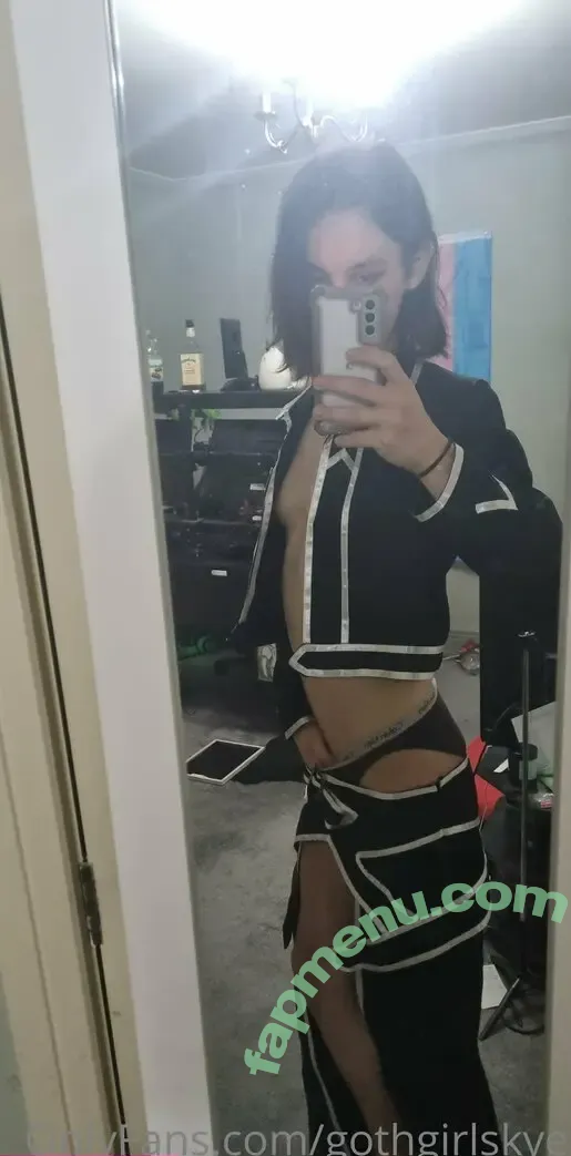 gothgirlskye nude photo #0027 (altgirlskye)