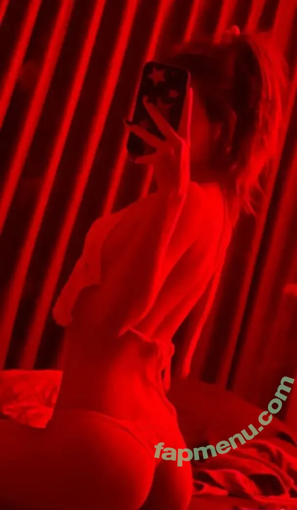 Gothhbabyluna nude photo #0007 (Admirable-Cutie / babygothluna)