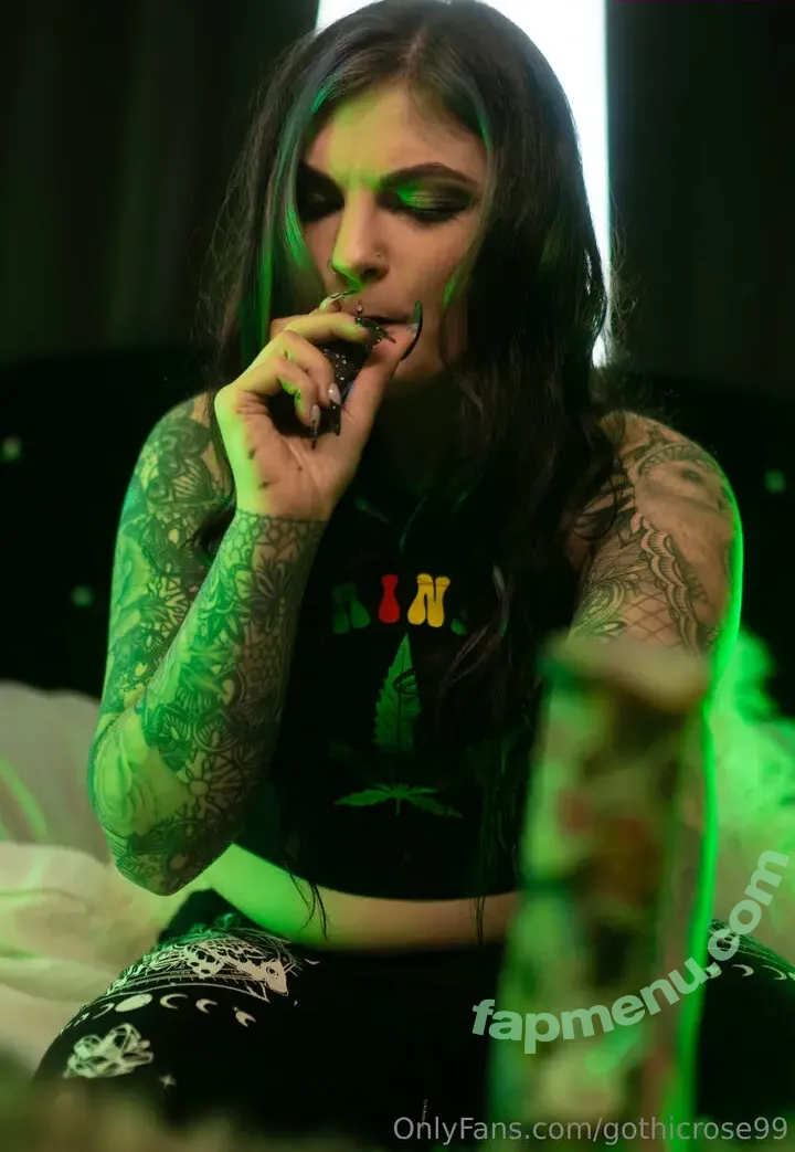 gothicrose99 nude photo #0003 (gothicrose99)