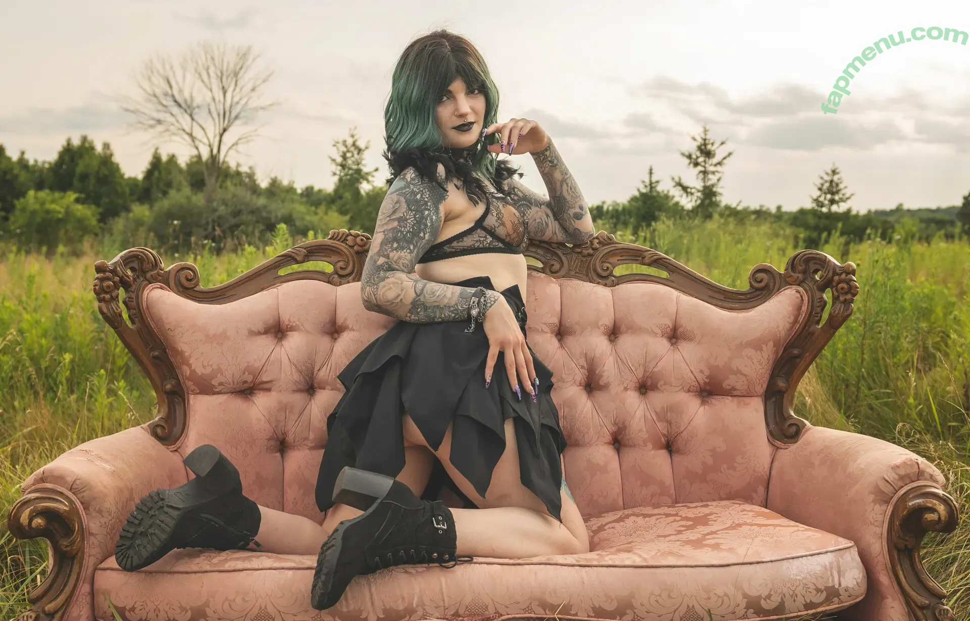 gothicrose99 nude photo #0012 (gothicrose99)