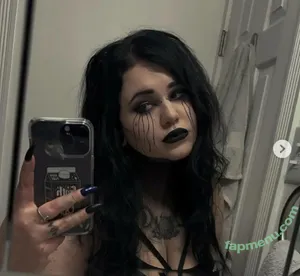 Gothxparadoxxx / clowng0re / gothxparadox nude photo #0002