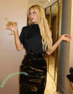 Grace Van Patten / gracevanpatten nude photo #0084