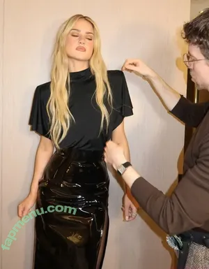 Grace Van Patten / gracevanpatten nude photo #0086