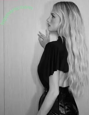 Grace Van Patten / gracevanpatten nude photo #0087