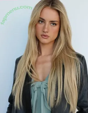 Grace Van Patten / gracevanpatten nude photo #0094