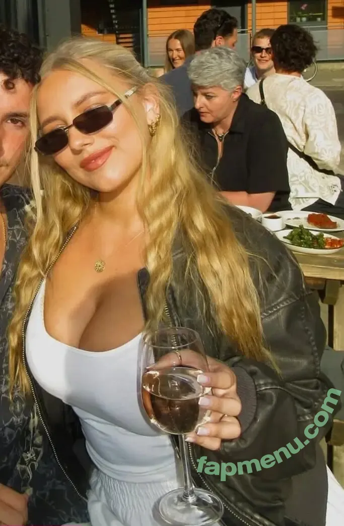 Gracie Mae nude photo #0159 (graciemae._ / graciemaexx)