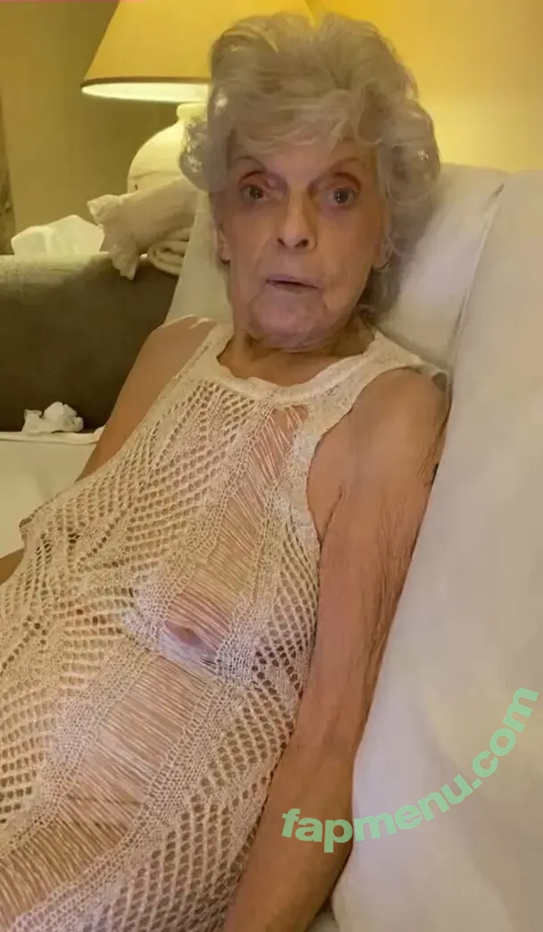 Grandma Linda nude photo #0006 (Linda Hope)