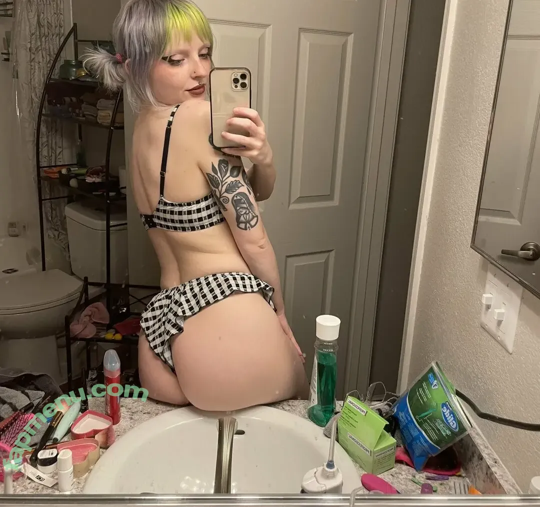 Graveyard Goddess nude photo #0010 (Bka Hexgirl / graveyardgoddess / hex_girl)