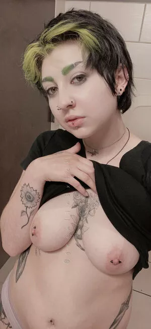 Gremlinbxtch / gremlincxnt nude photo #0214