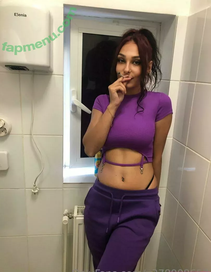 gretatwenty nude photo #0007 (greta_lamay)