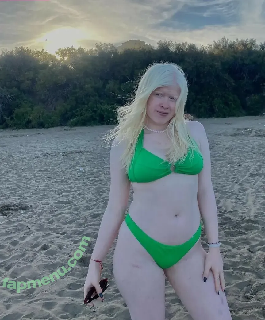 Guada Scarione nude photo #0006 (Bellawinterx / guada.scarione)