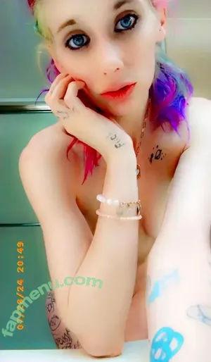 gupii.gupz / guppy_hugz nude photo #0002